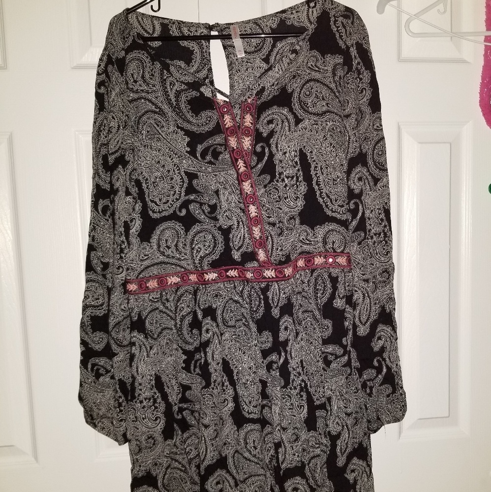 Paisley black / white dress